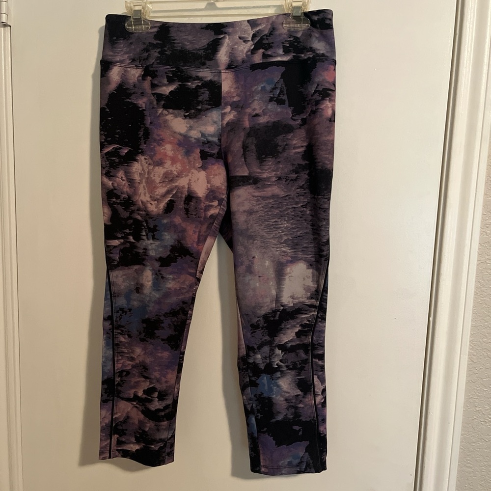 Vera Wang Black and Purple Leggings Straight Leg Athletic/Gym Wear Size Medium